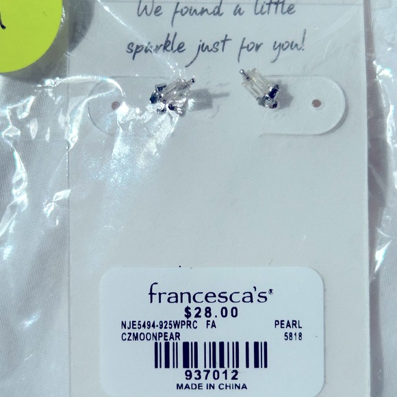 NWT Francesca’s Aluna Cubic Zirconia Moon Freshwater Pearl Stud Earrings - Picture 2 of 3